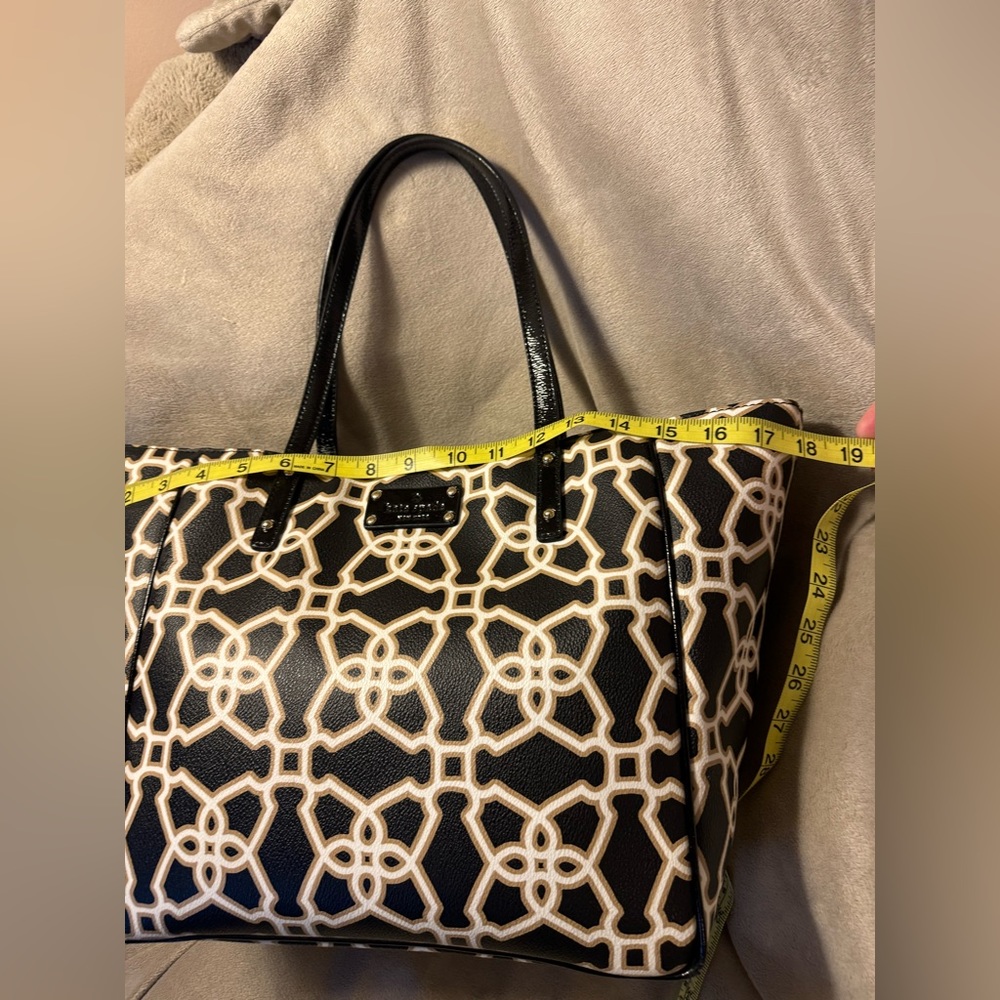 Kate Spade tote. Black with white/tan design. Snap closure. Excellent condition - Picture 2 of 14